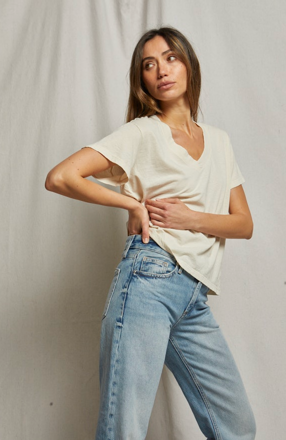 PERFECT WHITE TEE - Short Sleeve Boxy V Neck Tee