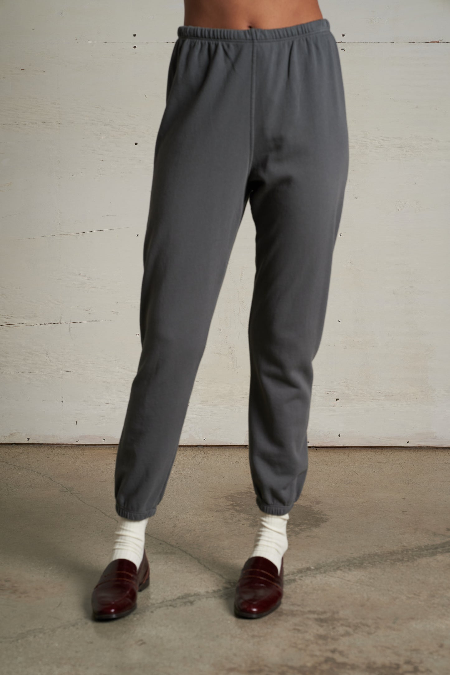 PERFECT WHITE TEE - Johnny French Terry Sweatpant/ Charcoal